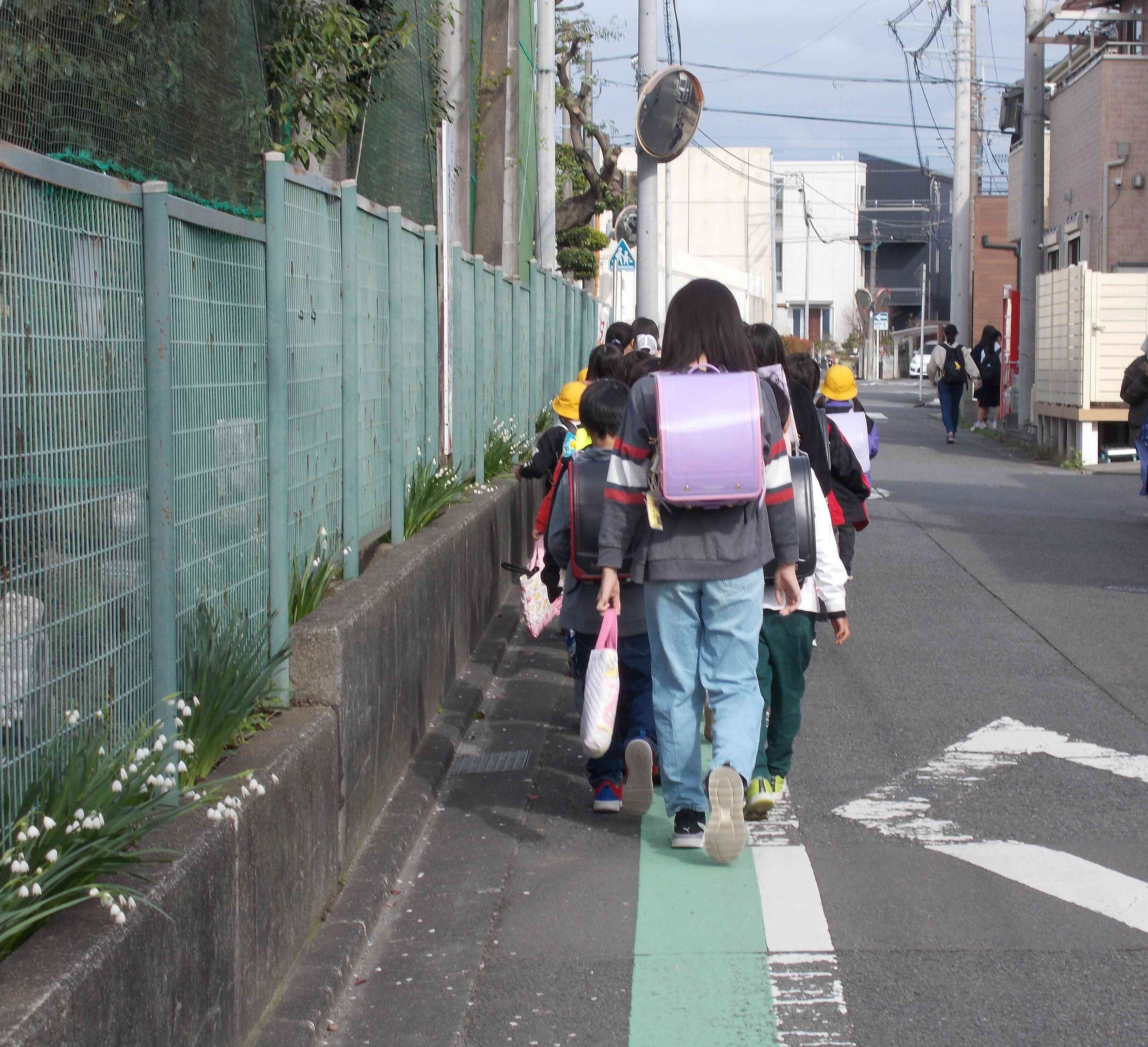 4月8日朝の登校です - 学校のようす - 日記ページ - 相模原市立田名小学校